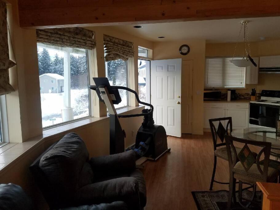 Kelli Creek Cottage Juneau Rum bild