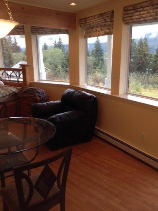 Kelli Creek Cottage Juneau Rum bild