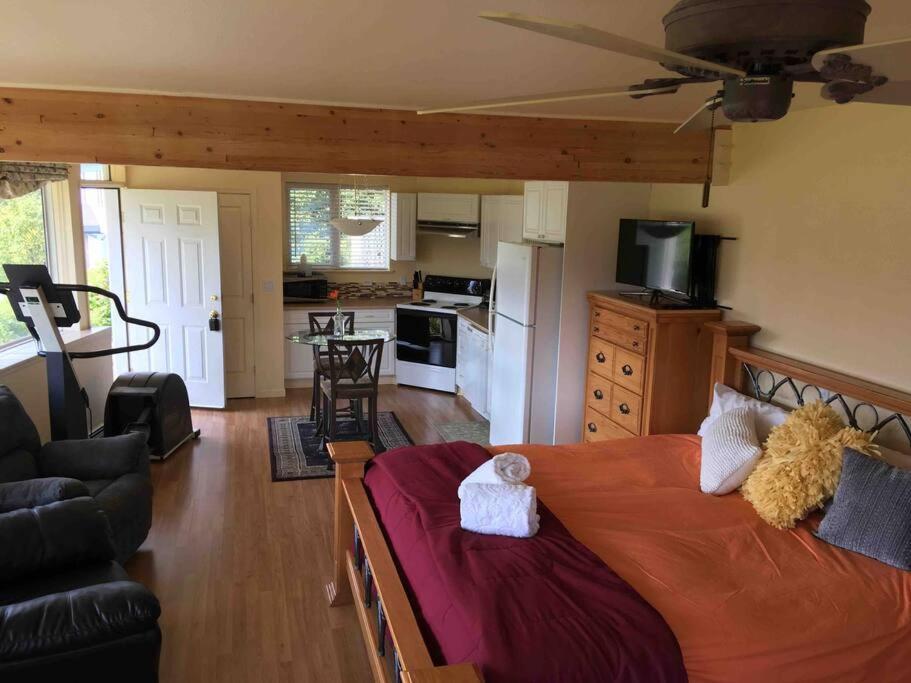 Kelli Creek Cottage Juneau Rum bild