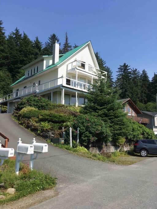 Kelli Creek Cottage Juneau Rum bild